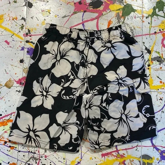 Floral Print Swim Trunks 🌺 - Picture 2 of 3